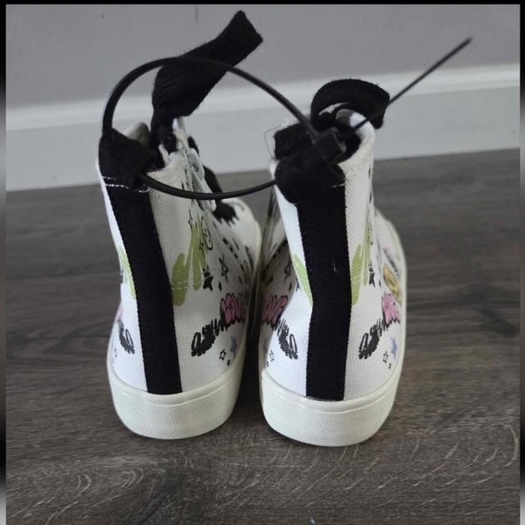 Girls graphic high top shoes size 1 by Art Class NWT - Picture 2 of 4